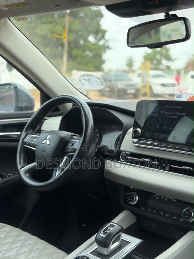 Mitsubishi Outlander SEL Launch Edition 2022 Gray