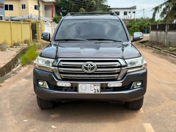 Toyota Land Cruiser 4.5 V8 VXR 2016 Gray