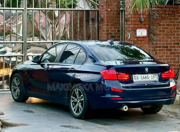 BMW 320i SV Premium 2014 Blue