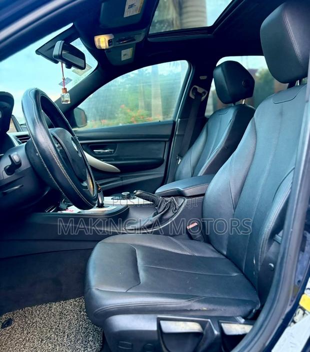 BMW 320i SV Premium 2014 Blue