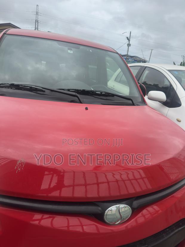 Toyota Sienta 2013 Red