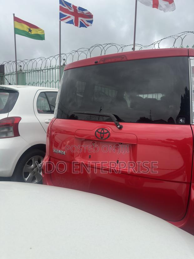 Toyota Sienta 2013 Red