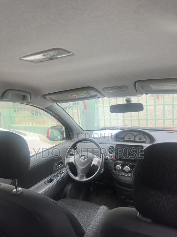 Toyota Sienta 2013 Red