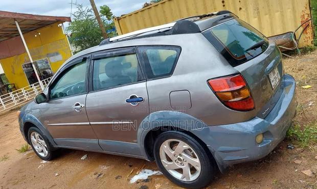 Pontiac Vibe 2010 Gray