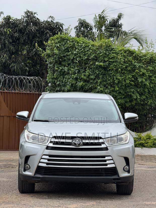 Toyota Highlander LE 2019 Silver