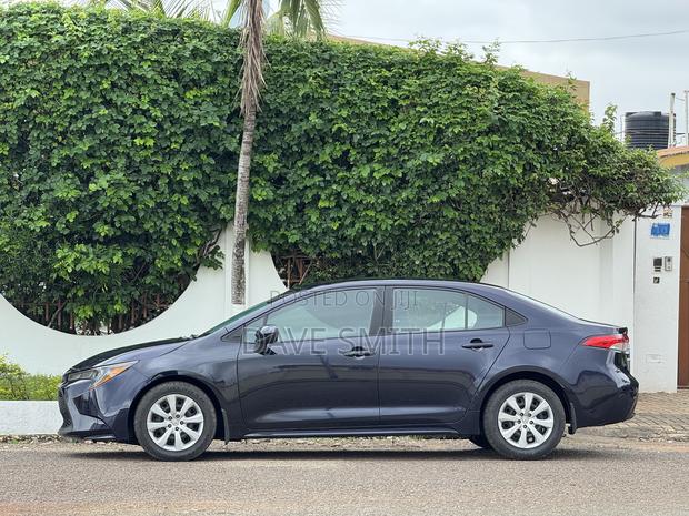 Toyota Corolla LE 2020 Blue