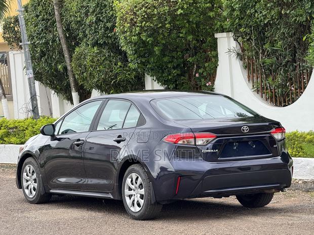 Toyota Corolla LE 2020 Blue