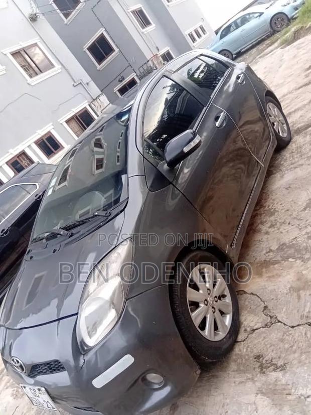 Toyota Vitz 2010 Black
