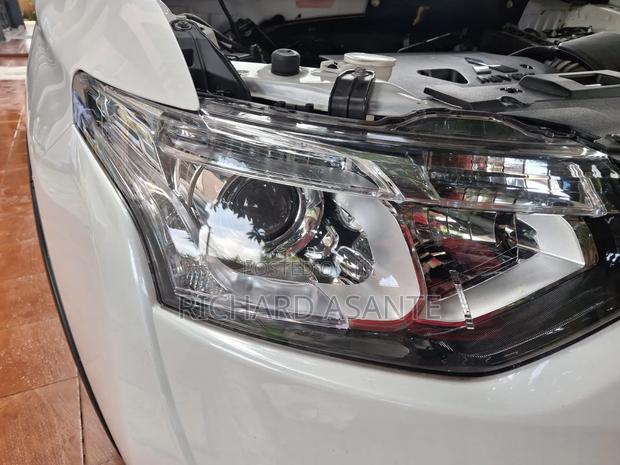 Mitsubishi Outlander SE 4dr SUV AWD (2.4L 4cyl CVT) 2015 Pearl