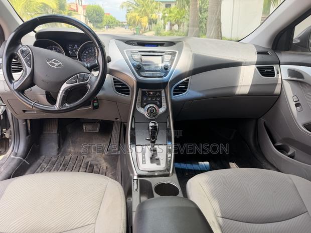 Hyundai Elantra GLS Sedan FWD (1.8L 4cyl 6M) 2013 Gray