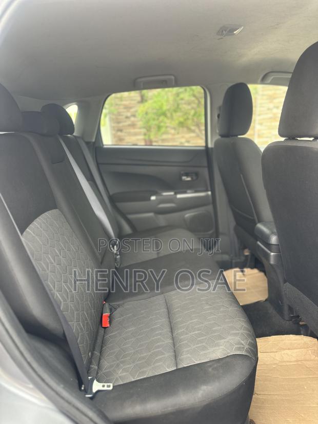 Mitsubishi Outlander SE 2022 Silver
