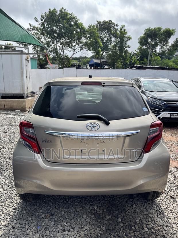 Toyota Vitz 1.5 FWD 3dr 2016 Gold