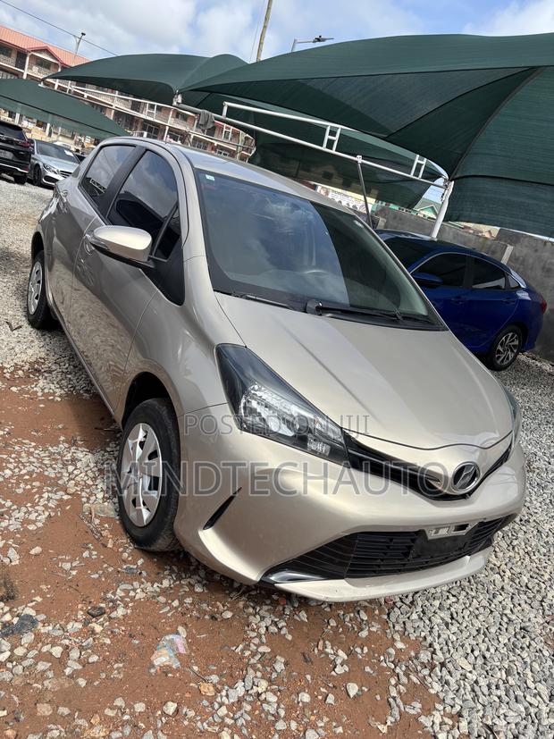 Toyota Vitz 1.5 FWD 3dr 2016 Gold