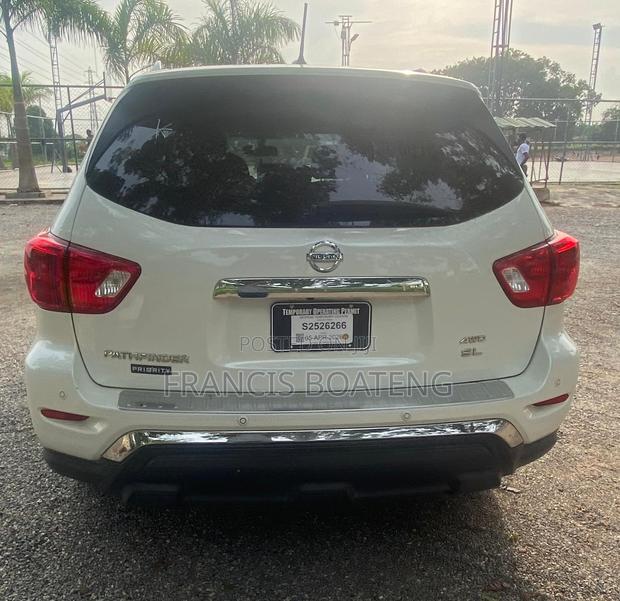 Nissan Pathfinder SL 4dr 4x4 (3.5L 6cyl) 2017 White