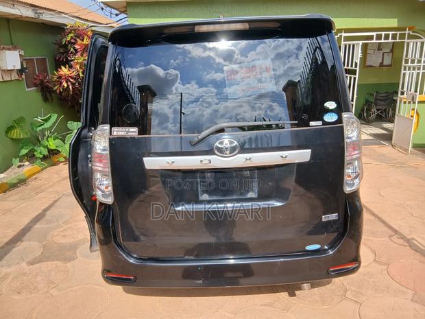 Toyota Voxy 2010 Black