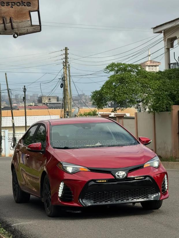 Toyota Corolla XLE (1.8L 4cyl 2A) 2019 Red