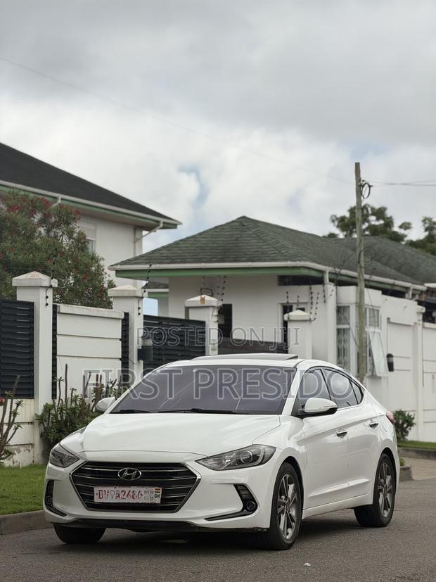 Hyundai Elantra Limited Sedan FWD (2.0L 4cyl 6A) 2017 White