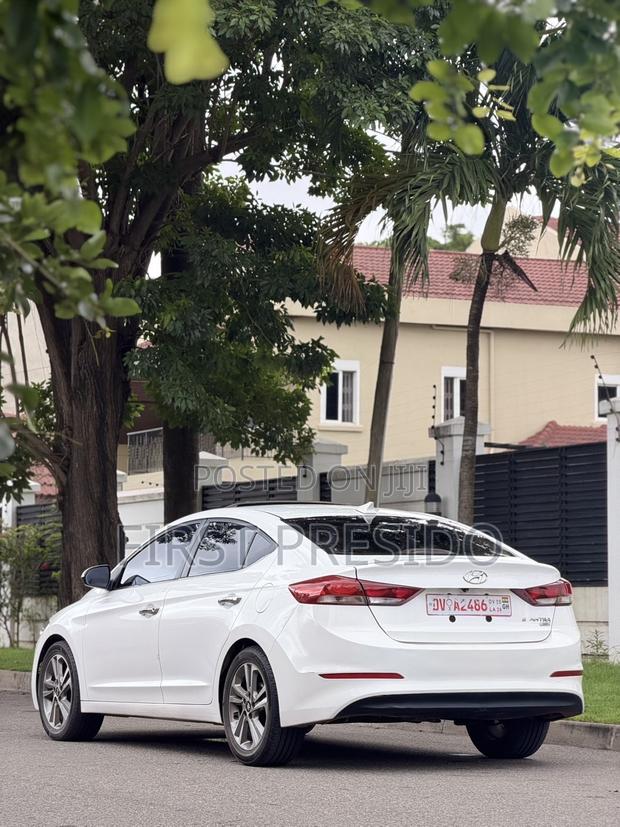 Hyundai Elantra Limited Sedan FWD (2.0L 4cyl 6A) 2017 White