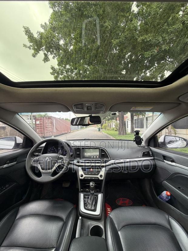 Hyundai Elantra Limited Sedan FWD (2.0L 4cyl 6A) 2017 White