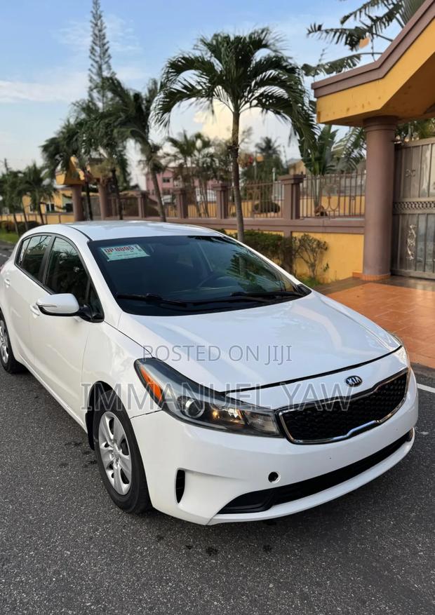 Kia Forte SX Hatchback 2017 White