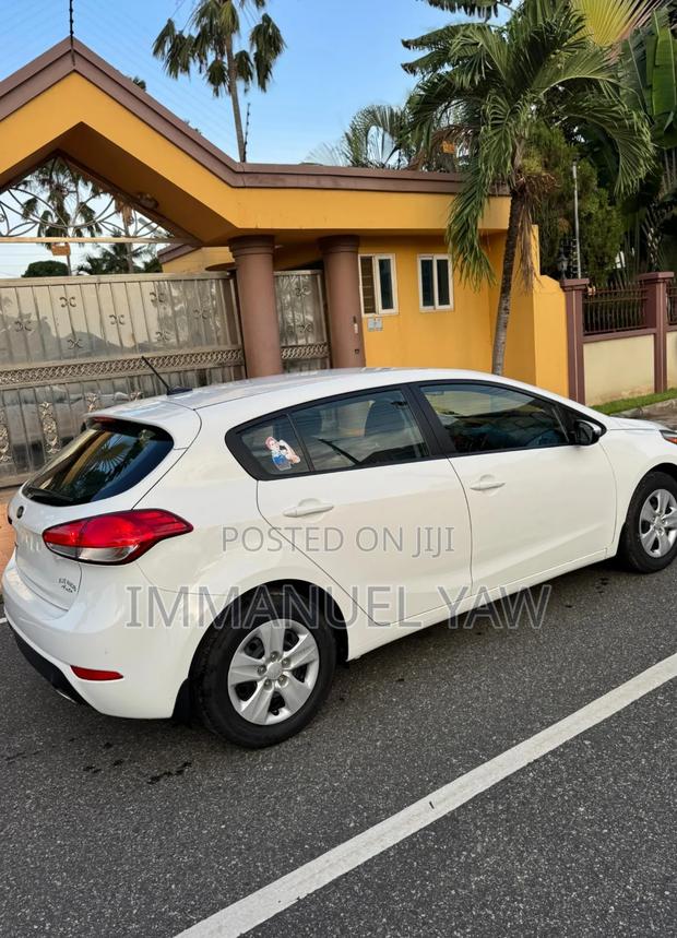 Kia Forte SX Hatchback 2017 White