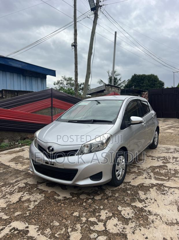 Toyota Vitz 1.3 AWD 5dr 2013 Silver