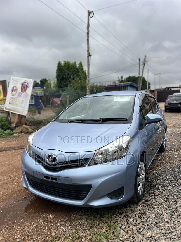 Toyota Vitz 1.3 AWD 3dr 2013 Blue