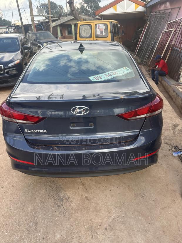 Hyundai Elantra 2017 Blue