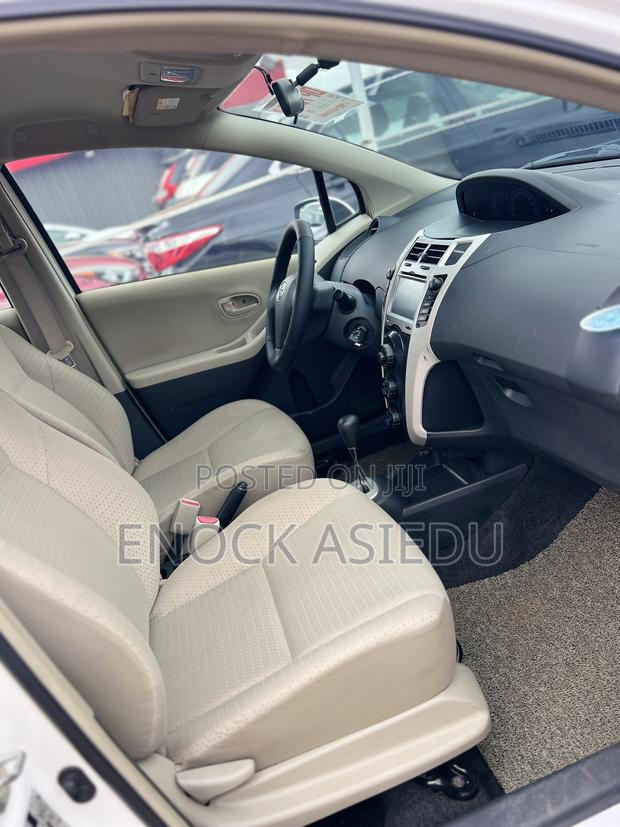 Toyota Yaris L Hatchback 5dr 2013 White