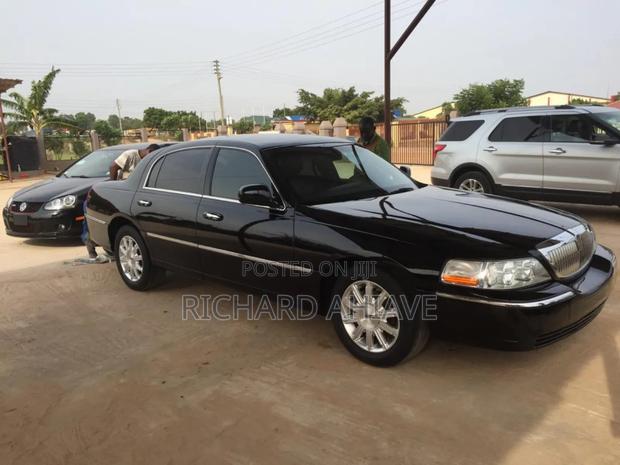 Lincoln Town Car Signature Limited 2010 Black