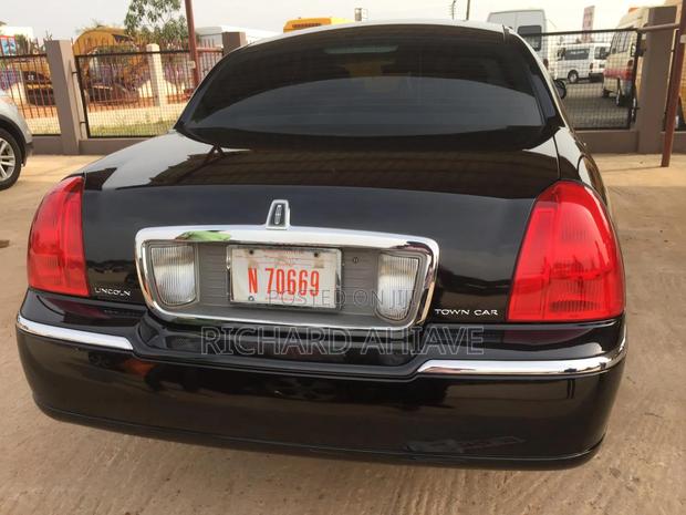 Lincoln Town Car Signature Limited 2010 Black