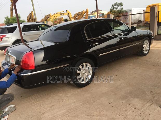 Lincoln Town Car Signature Limited 2010 Black