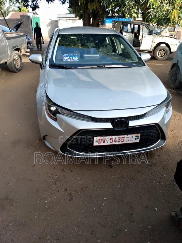 Toyota Corolla LE 2021 Silver