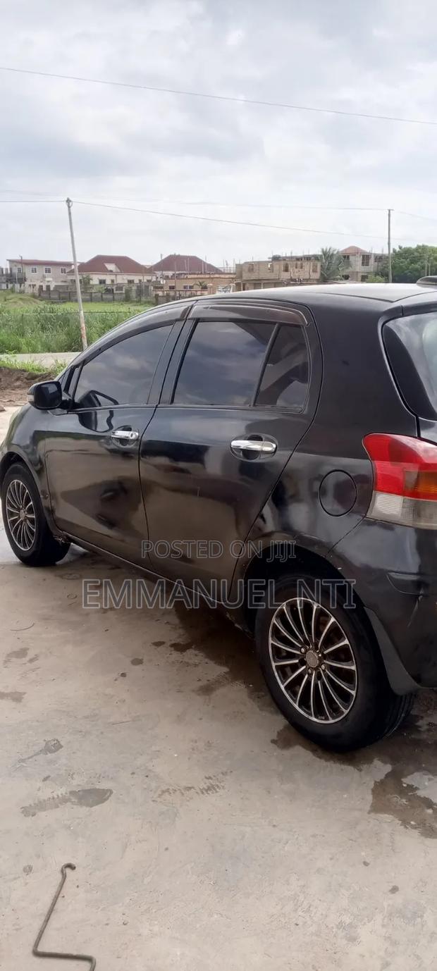 Toyota Vitz 2010 Black