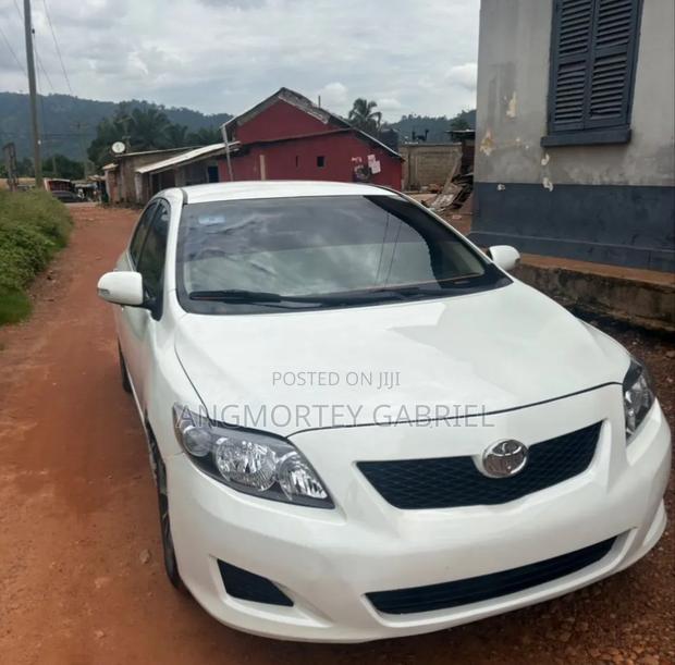 Toyota Corolla 2010 White