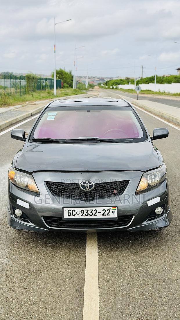 Toyota Corolla Base 4dr Sedan (1.8L 4cyl 5M) 2011 Gray