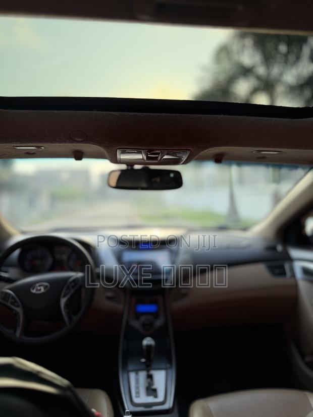 Hyundai Elantra Limited Sedan FWD (1.8L 4cyl 6A) 2013 Red