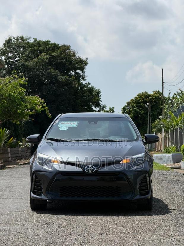 Toyota Corolla SE 4dr Sedan (1.8L 4cyl CVT) 2017 Gray