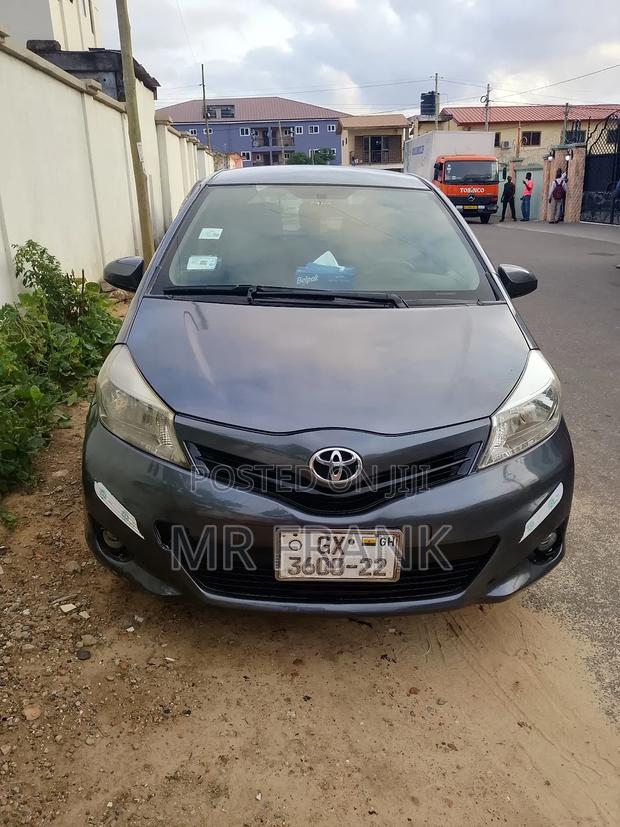 Toyota Yaris 2012 Gray
