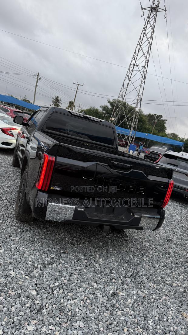 Toyota Tundra 2024 Black