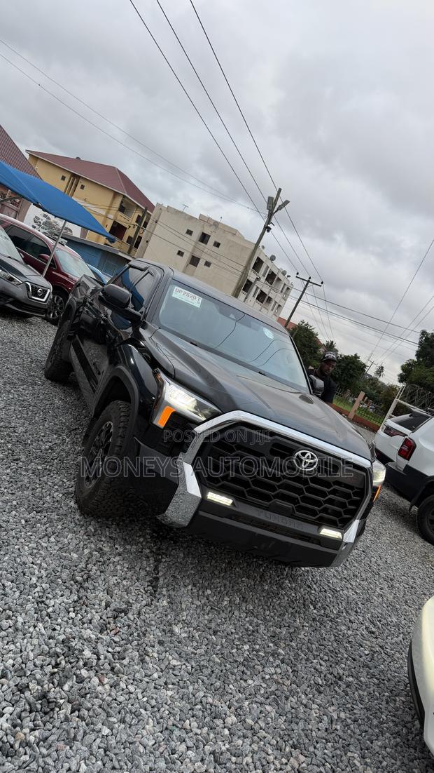 Toyota Tundra 2024 Black