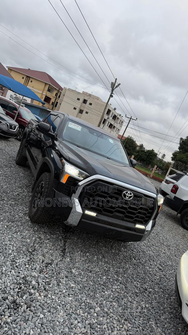 Toyota Tundra 2024 Black