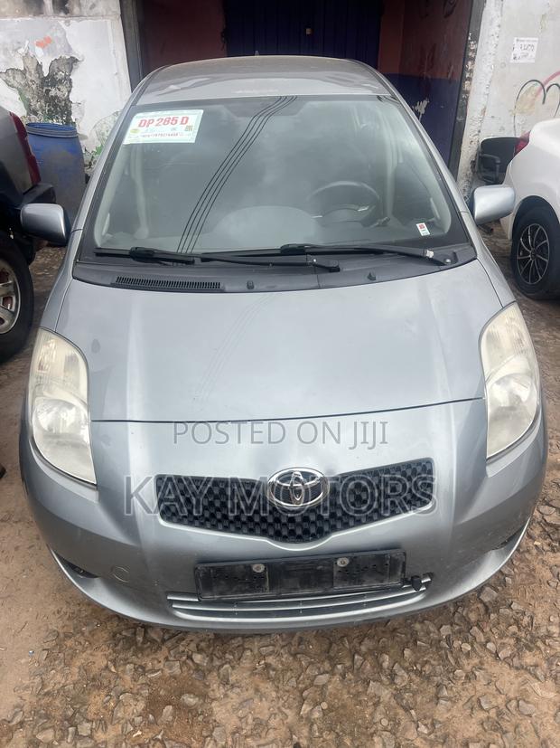 Toyota Yaris 1.5 Liftback 2009 Gray