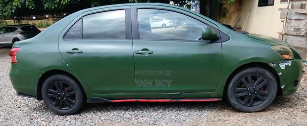 Toyota Yaris 2010 Green