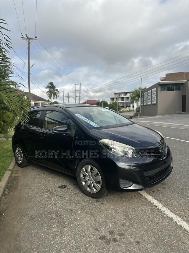 Toyota Vitz 1.3 FWD 3dr 2012 Matt Black