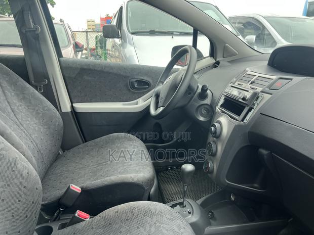 Toyota Vitz 1.0 FWD 5dr 2010 Black