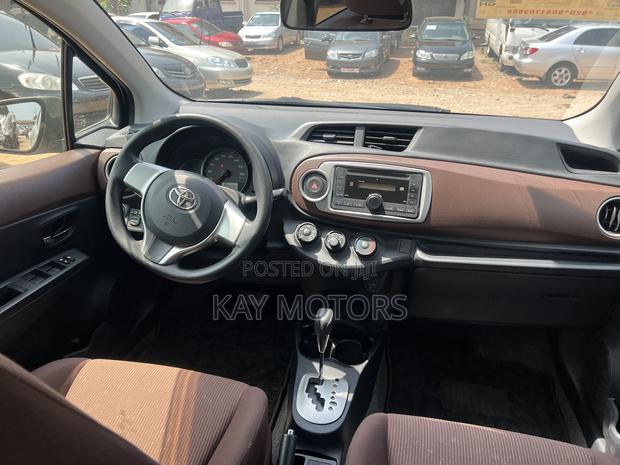 Toyota Vitz 1.3 FWD 5dr 2013 Silver