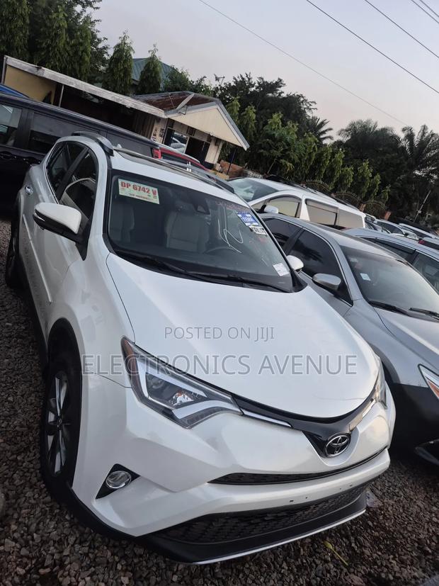 Toyota RAV4 2018 White
