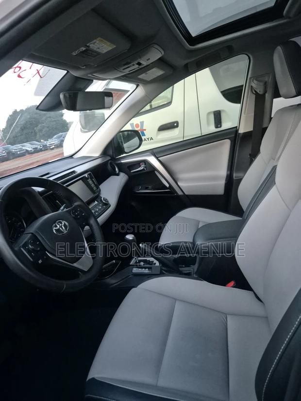Toyota RAV4 2018 White