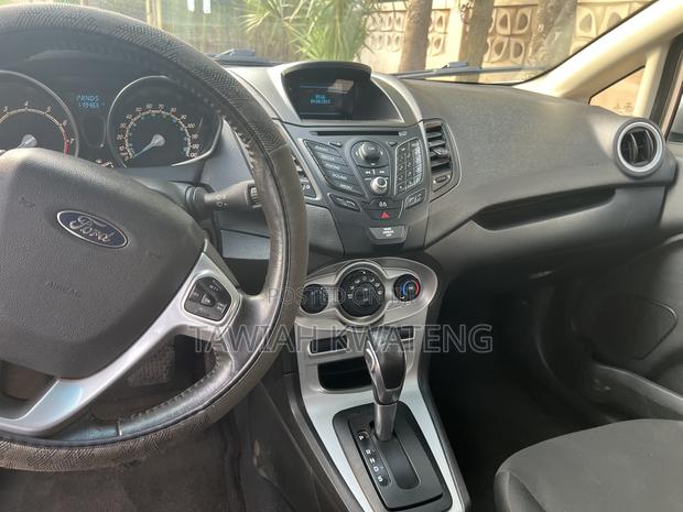 Ford Fiesta SE 4dr Hatchback (1.6L 4cyl 5M) 2014 Silver